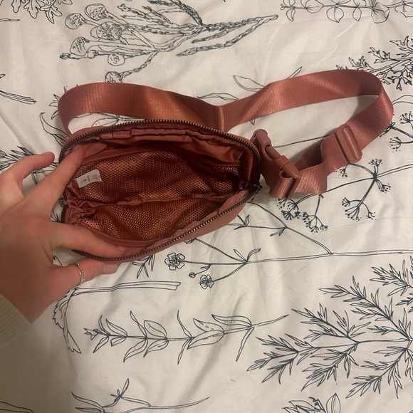 Lululemon Everywhere Belt Bag 1L - Picture 3 of 3